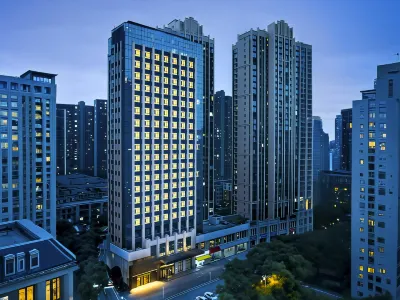 HaveANiceDayHuanman Audio-Visual City • ViewQingju Hotel (Wuyan Pedestrian Street, Shiyan) Các khách sạn gần Dongfeng Motor Corporation Gymnasium