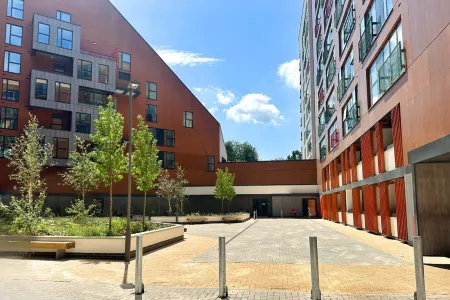Apartments in Central Bracknell, 30mins from London Отели в г. Бракнелл