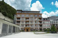 Deqin Yujian Meili Yangqia Chinese Inn Homestay Hotels near Meili Snow Mountain National Park - Sunrise on the Golden Mountain