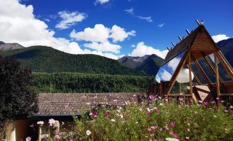Four Girls Mountain Lanxi Wild Luxury Hotel (Changpinggou Scenic Area Branch)
