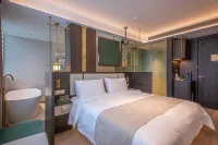 The Green Hidden Wanjia Hui Resort Hotel (Shaoxing Lu Xun's Hometown Cangqiao Zhijie Store)