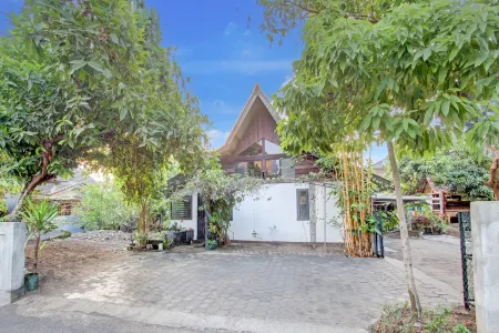 Capital O 94274 Homestay Balimoelih