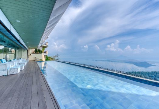 호텔 수영장 전경