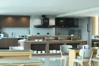 Lanyue Hotel (Weifang Airport Railway Station)