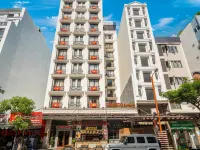 Palazzo Luxury Hotel & Bistro - Central My Khe Beach Walking Street Hotels near The Marble Mountains
