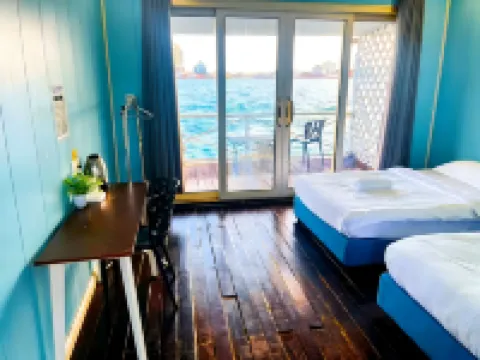 Vera Lavu Water Villa (24-Hour Chinese Housekeeper Service & Unlimited Snorkeling)