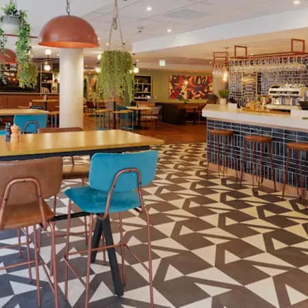 Travelodge London City Отели рядом с достопримечательностью «Небоскреб «Скай Гарден»»