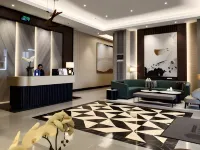 Home Me Suites at Aurora Escalades Cubao/Near LRT-2 Hotels in Quezon City