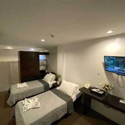 Be-Ing Suites Các khách sạn gần Chùa Lon Wa