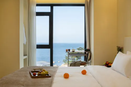 Muqing Senyu · Light Luxury Seaview Hot Spring Homestay