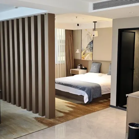 City 118 Select Hotel (Lushi Bus Station)