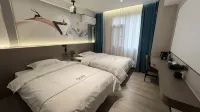 Yangman Hotel - parking