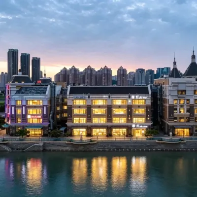Qing Qiu Hotel Hotel berhampiran Dataran Xinghai