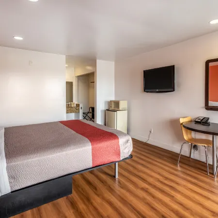 Motel 6 Gardena, CA - South