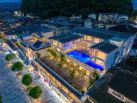 Aiyuan Resort Hotel, West Street, Yangshuo, Guilin - parking