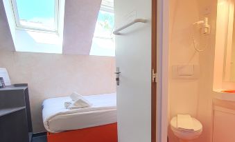 TL Hotel Budapest (EasyHotel Budapest Oktogon)