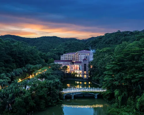 the Lotus Villa Hotel Hotel dekat Gunung Lotus