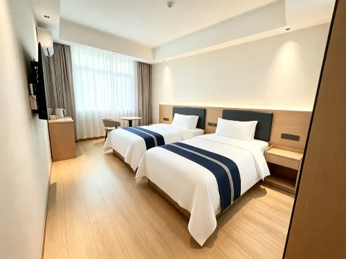 Channel Huaitong Business Hotel - parking