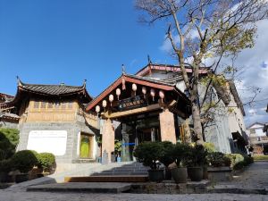 Blue Moon Valley Hotel (Lijiang Ancient City Dashuiche Branch)