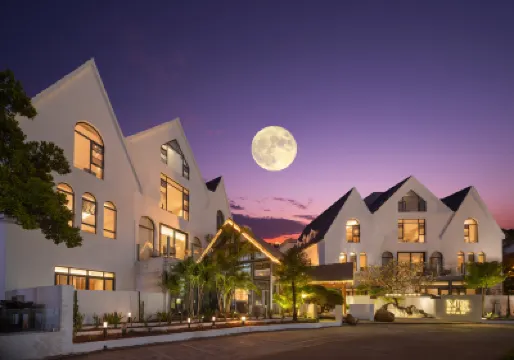 Beihai Yintan Moyuan Resort Hotels near Bei Hai Silver Beach