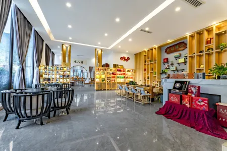 Vienna International Hotel (Duyun Qinhan Film and Television City Green Expo Park) Отели рядом с достопримечательностью «Duyun Garden Expo Park»