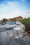 Hupan Renjia Inn
