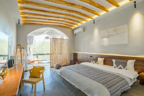 Dunhuang North Poe B&B - parking