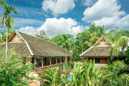 Xishuangbanna Jinghong Yunjian Qixin Rainforest Holiday VILLA Отели рядом с достопримечательностью «Nine Tower &Twelve Walled»