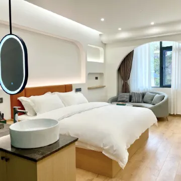 Menglian Hengtai Smart Hotel