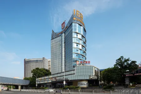 Chenlong 168 Hotel (Huaihua Railway Station Lvyuan) Отели рядом с достопримечательностью «Zhongpo Places of Interest»