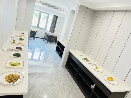 Weinan Jingzhou Siji Hotel Отели рядом с достопримечательностью «Shaanxi Railway Engineering Vocational and Technical College - Teaching Building»