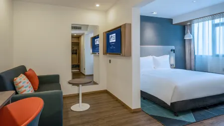 Holiday Inn Express Qingdao May Fourth Square Olympic Sailing Center