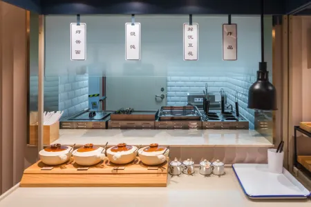 HanTing Hotel (Tianjin Jinnan Xin Guojia Huizhanzhongxin) Отели рядом с достопримечательностью «Tianjin Occupation Skill Public Training Center Gymnasium»