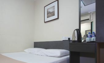 Amrise Hotel Express (Check in at 10PM, Check out at 09AM)
