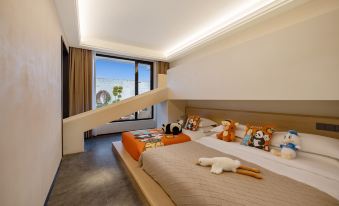 Hengdian Manduo Huaqi Meishu (Hengdian World Studios Pedestrian Street Store)