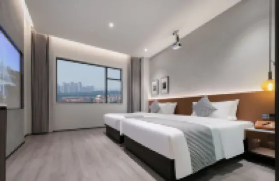 Huanyue Hotel (Jingmen Baimeng Huigu Yiwei Branch)