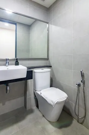 Tropicana 218 Macalister by ALV Suites