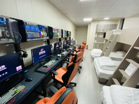 Max E-sports Apartment (Gaochun Baolong) Отели рядом с достопримечательностью «Gaochun Old Street»