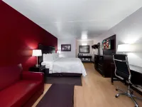 Red Roof Plus+ Huntsville - Madison Hotels in Madison