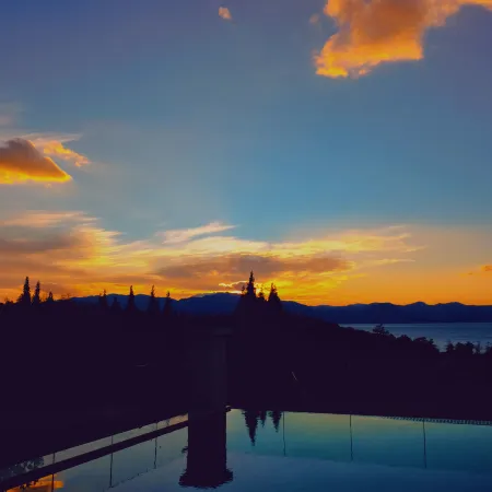 Fuxian Lake Xisu Hotel