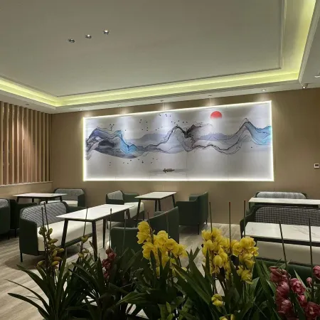 Fairyland Shangpin Hotel (Ruili Duobao City)