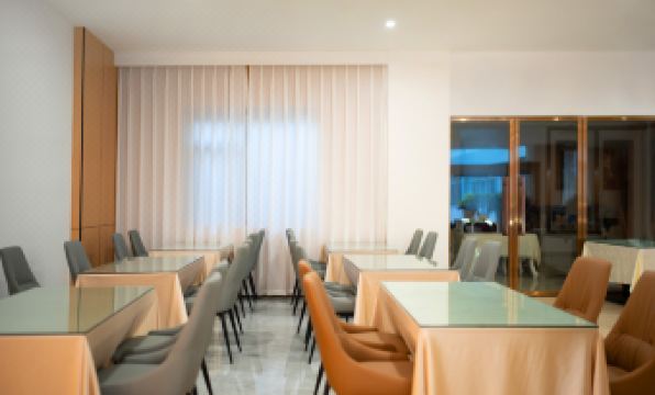 Renhe Hotel (Panzhihua Renhe Square High-speed Railway Station)