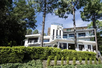 金色日出飯店 Governor's House Raj Bhawan附近的飯店