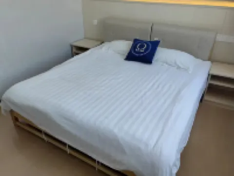 Hongguang Homestay (Lianyungang Gaogong Island)