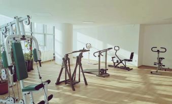 Urumqi Yaxin Hotel (Degang Wanda Airport)