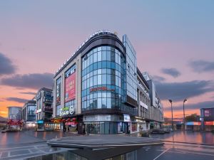 CALM SKY瀾雲酒店（隆鑫中央大街店）