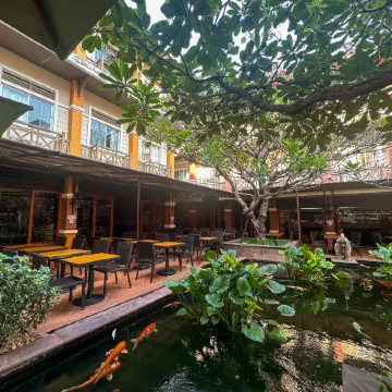 Rambuttri Village Inn & Plaza Отели рядом с достопримечательностью «Дорога Рамбуттри»