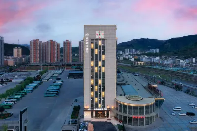Homeinn Plus Hotel (Shangluo Bus Station) Hotel dekat Shangluo Lianhu Park