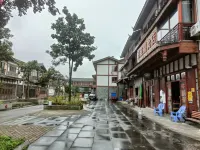 Zunyi Bingqiu Inn (Loushanguan Zhongchibing Square Branch) Các khách sạn gần Exhibition Hall of Loushanguan Red Army Battle Relic Site
