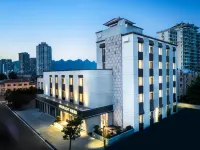 Qingdao Wusi Square Qingdao University  Atour Light Hotel Các khách sạn ở Khu nghỉ dưỡng Old Man Stone